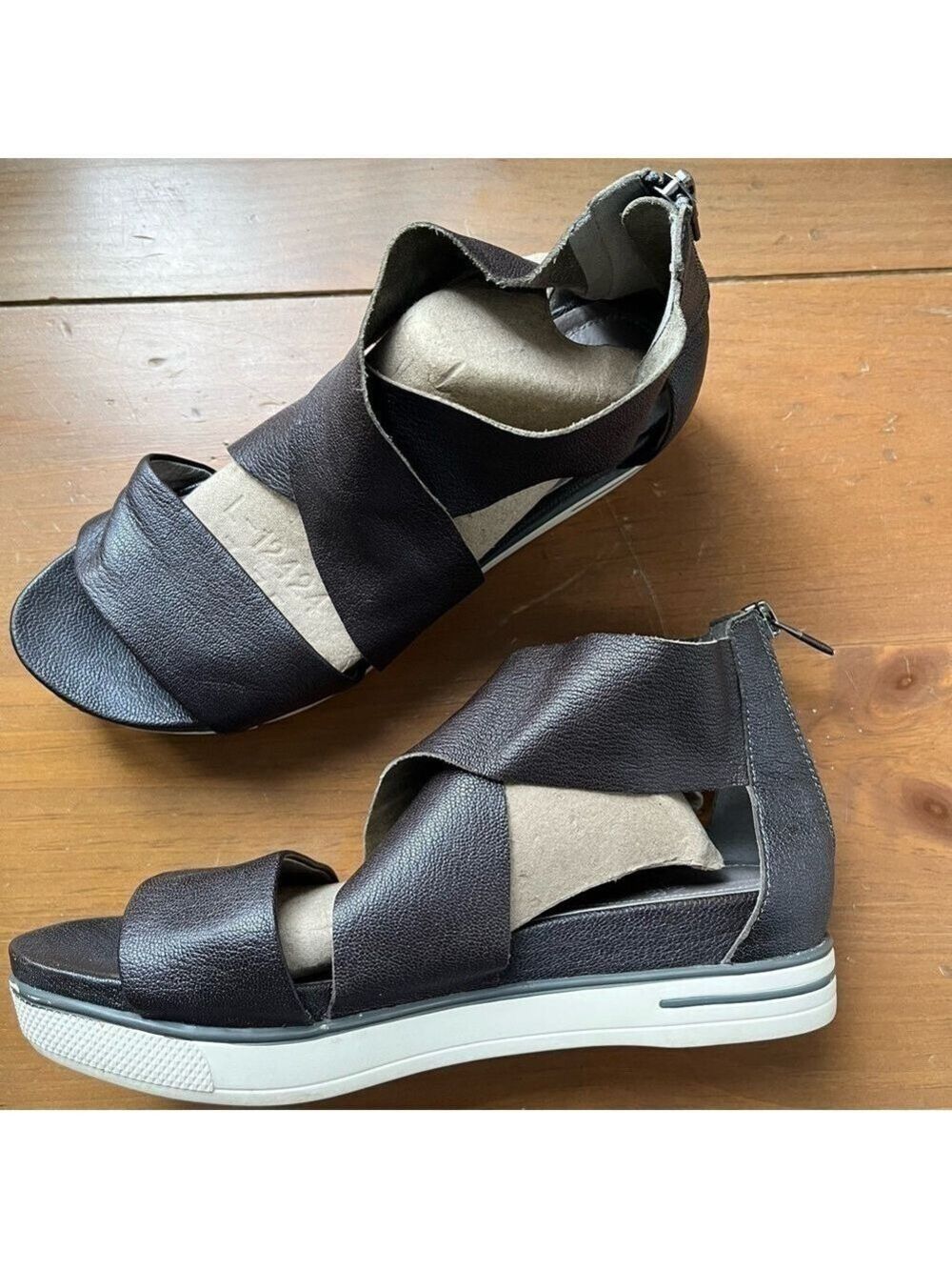 EILEEN Fisher Women’s Sport Wide-Strap Leather Sandals Metallic Gray 7.5